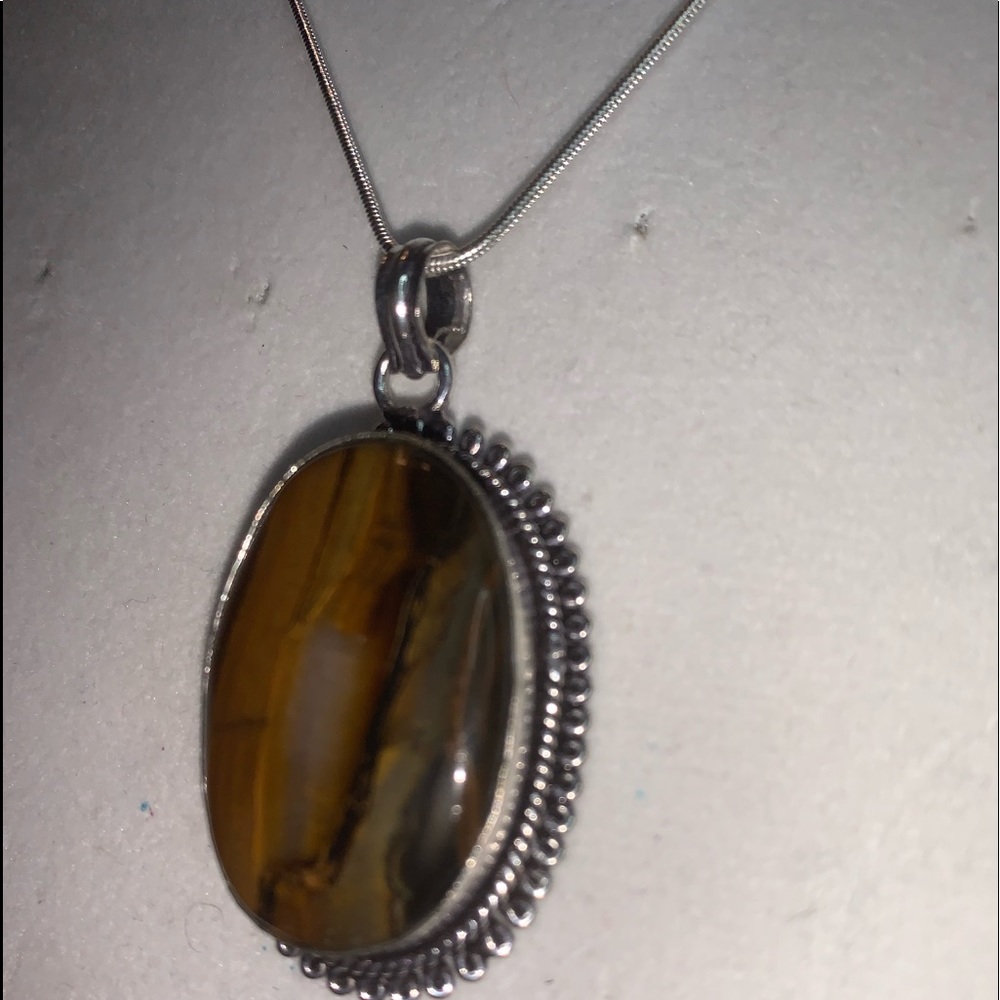 Tiger eye and silver pendant in a silver chain. - Picture 5 of 8